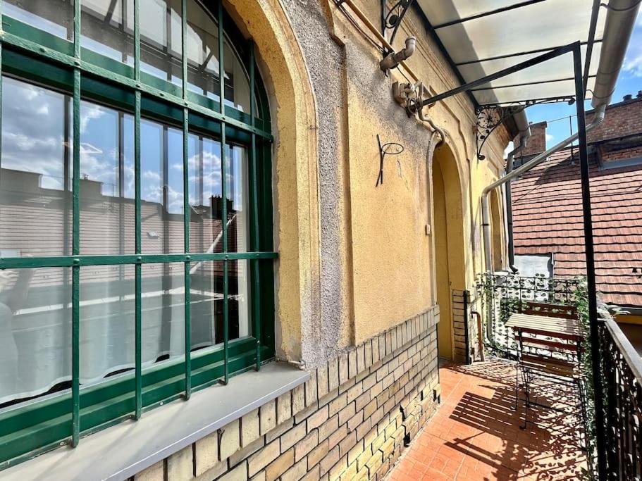 Edna Studio With Balcony Budapest Bagian luar foto